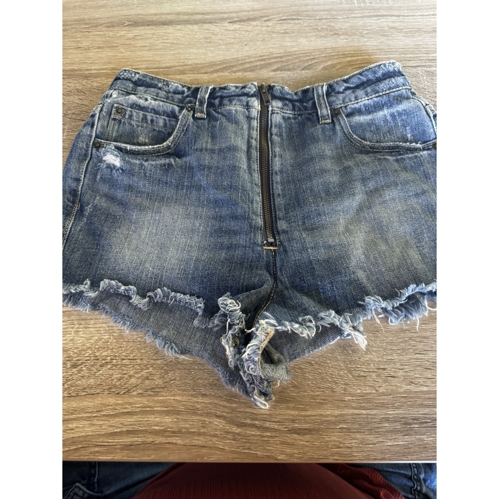 BDG Women's Size 28Jean Shorts High Rise Shortie Blue Denim EUC 2" Inseam CT2